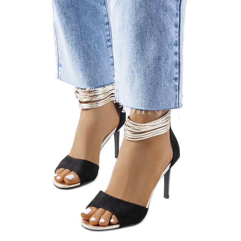 Black sandals on a high heel from Vasquez