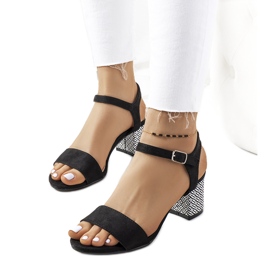 Black sandals on a Jimenez post white