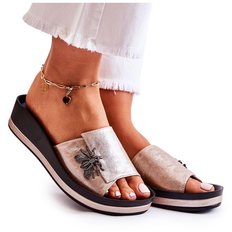 Vinceza Fashionable Women's Slippers With Golden Holle Decoration