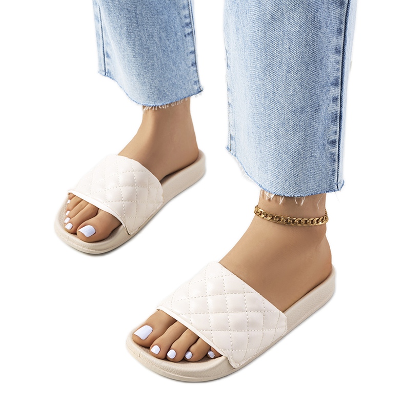 Kate beige quilted slippers