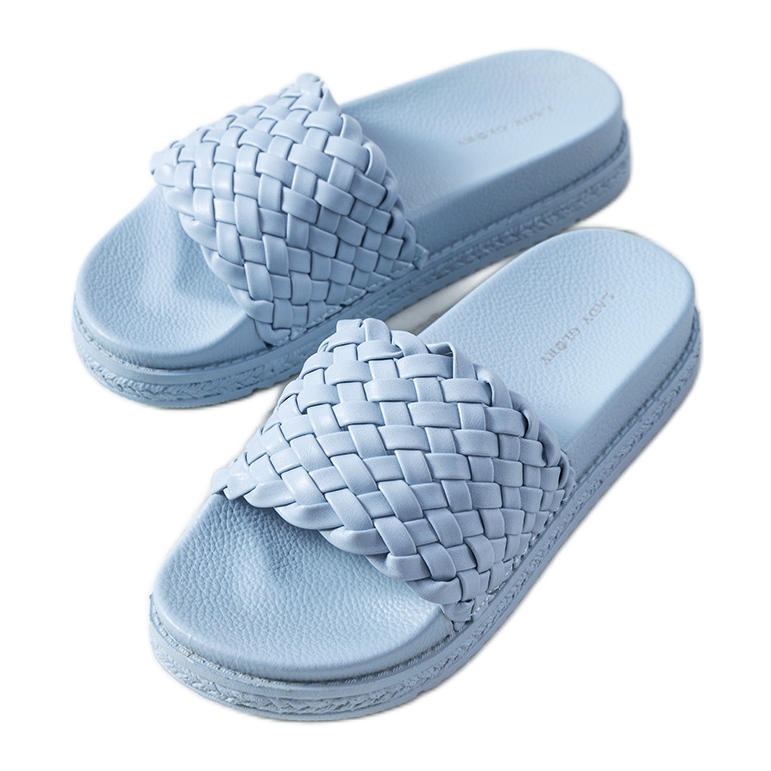Blue flip-flops on the Kapper platform