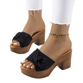 Black high-heeled Sarthe slippers