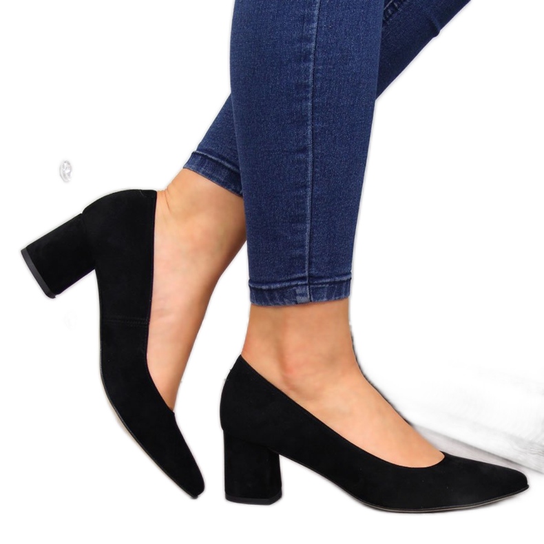 Pumps on the post black Juma suede