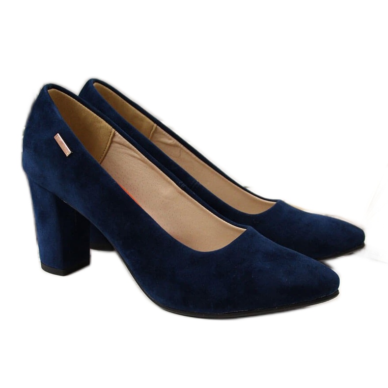 Pumps for women on the navy blue post by Monique