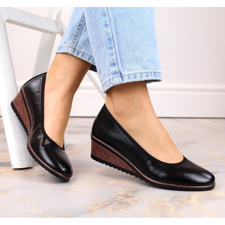 Black wedge pumps from Vinceza Black wedge pumps from Vinceza