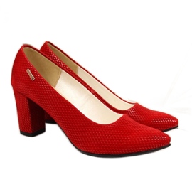 Pumps on the post red W Monique