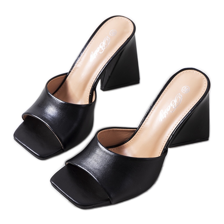 Black slippers on the Istila post