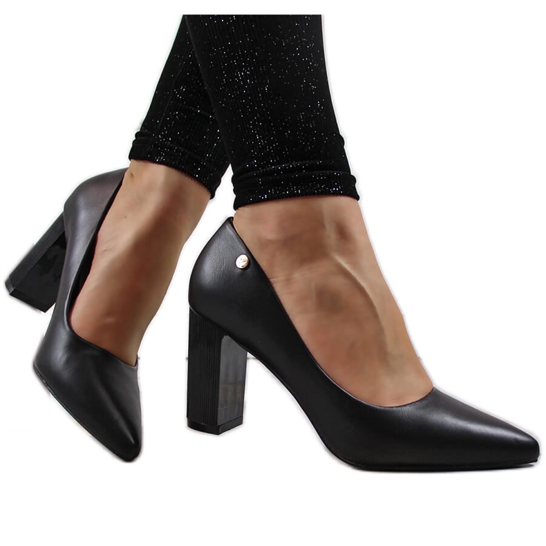 Pumps on the black Vinceza post Pumps on the black Vinceza post