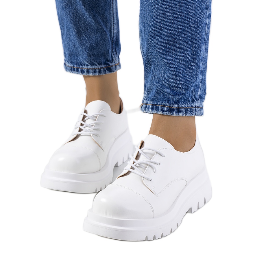 White shoes on a tractor sole from Henta