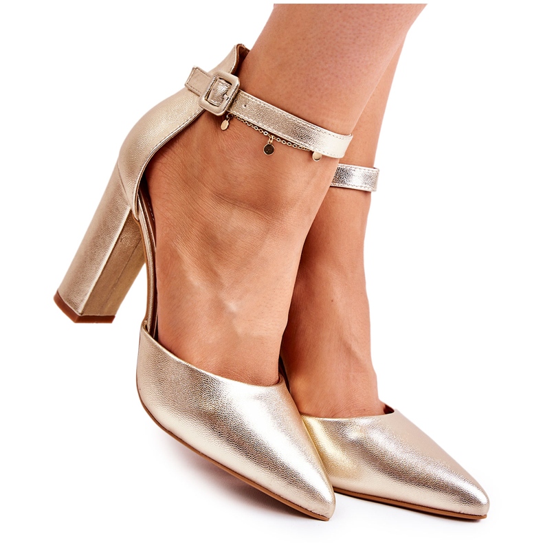 WS1 Leather Pumps On A High Golden Salira Pillar