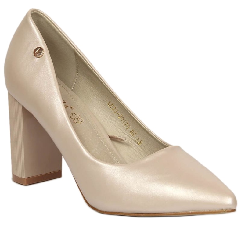 Pumps on the Vinceza W JAN126B beige post