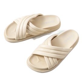 Beige slippers on the Daintree platform Beige slippers on the Daintree platform