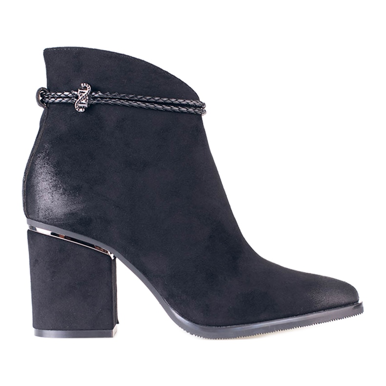 Black suede boots on the W. Potocki post