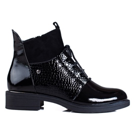Women's lace-up Vinceza boots with a flat heel black Women's lace-up Vinceza boots with a flat heel black