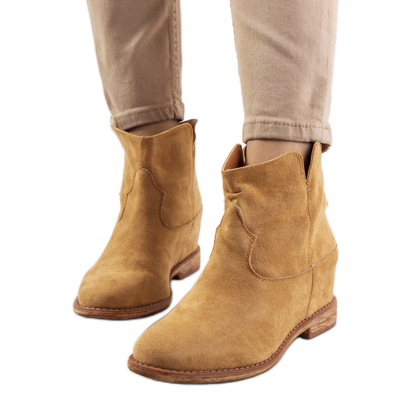 Dark beige ankle boots with a covered wedge from Zoki