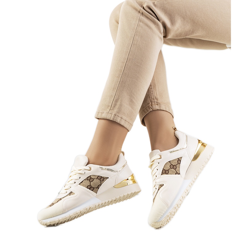 Beige sneakers from Malrton