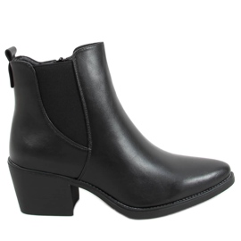 Melba Black low-heeled boots