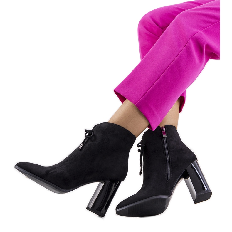 Black ankle boots on the Deti post