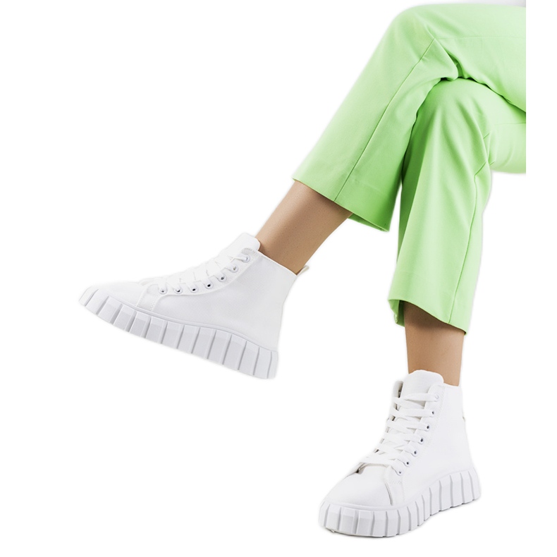 BM White sneakers on the Horizo ​​platform