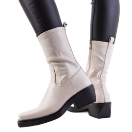 Beige high-heeled boots from Marisa