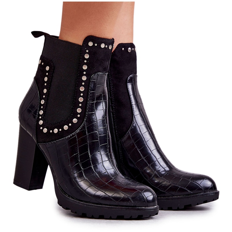 PG1 Black Wissey Snake Snake Boots On A Post