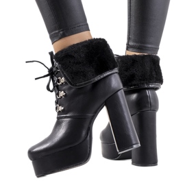 Black boots on the Madina post