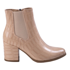 Jodhpur boots on the Shelovet post beige with a pattern