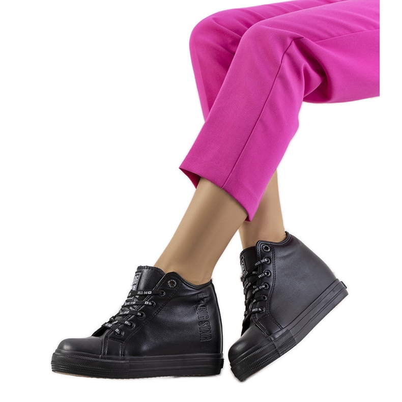 Black sneakers on the Big Star EE274127 wedge Black sneakers on the Big Star EE274127 wedge