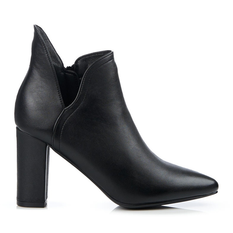 Women's boots with a Shelovet cut on a high post black