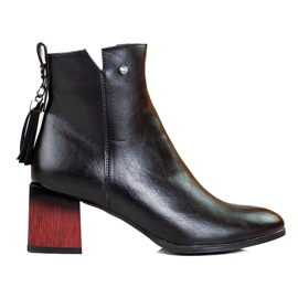 W. Potocki Fashionable women's boots on the Potocki black post