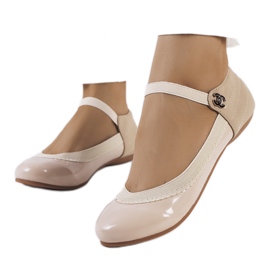 Beige ballerinas with an elastic Hari