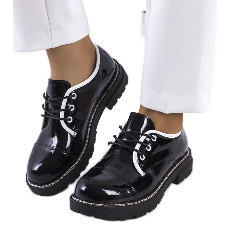 Black lacquered Kuzem shoes