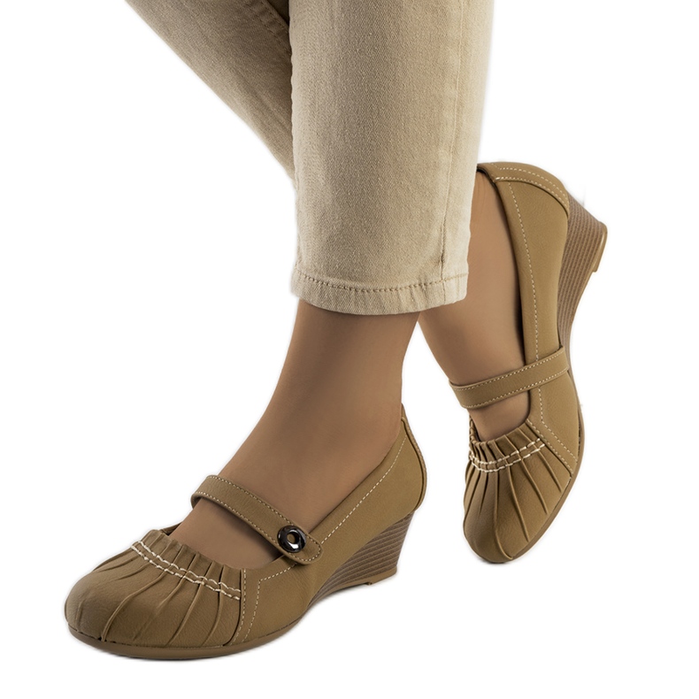 Beige pumps with shirring Nita Beige pumps with shirring Nita