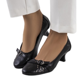 Black pumps with an elastic band from Djoko Black pumps with an elastic band from Djoko