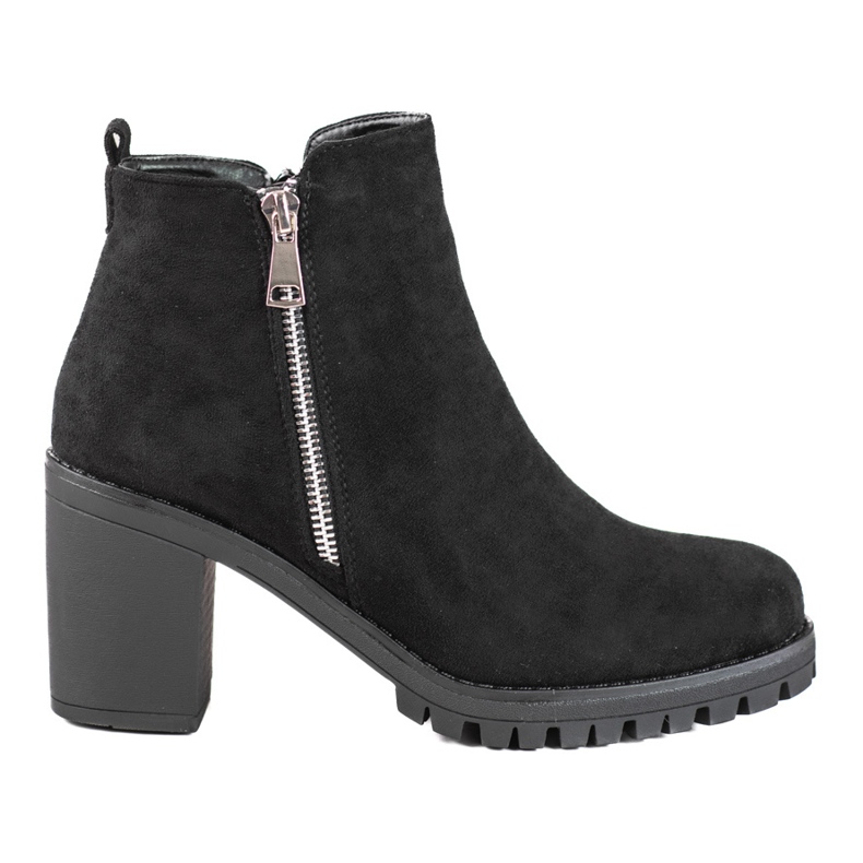 Women's black boots on the Shelovet post