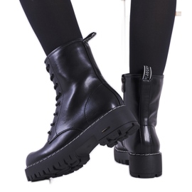 Black boots with white thread Rebeca