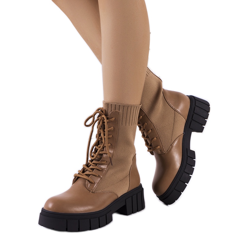 Brown boots with a flexible Ada upper