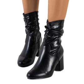 Black boots on the Hilda post Black boots on the Hilda post