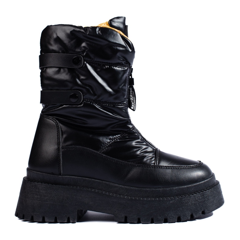 Black women's snow boots on the Vinceza platform