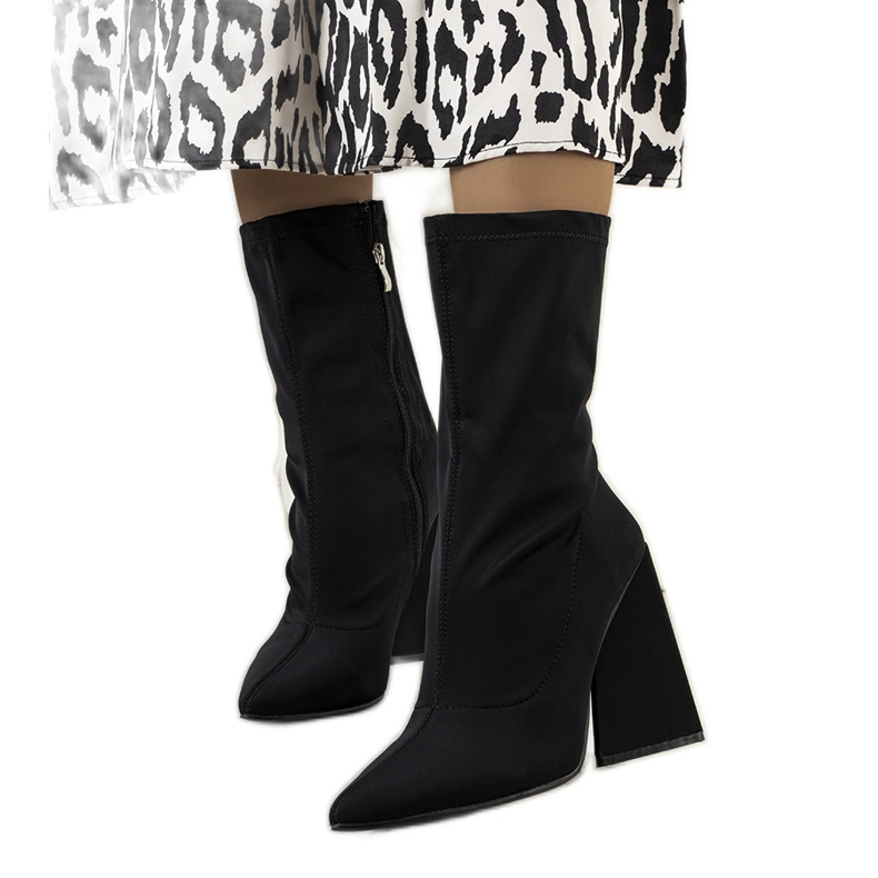 BM Black boots on the fashionable Oleina heel BM Black boots on the fashionable Oleina heel