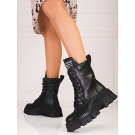 Lace-up workers' boots with a protector black
