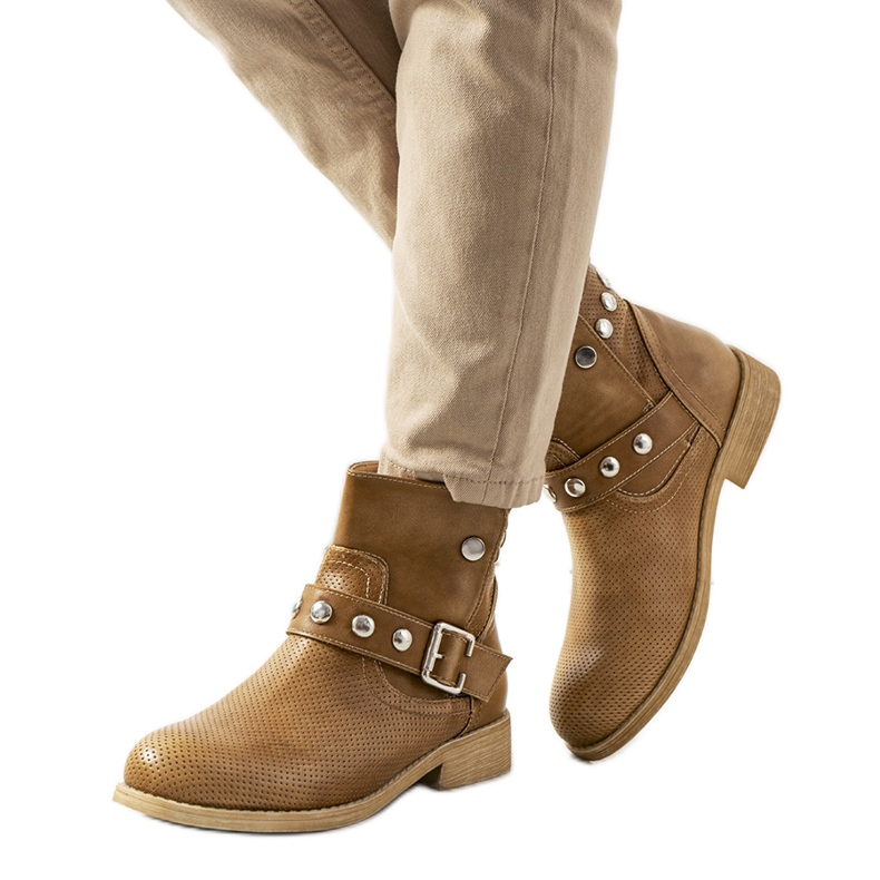 PA1 Punchs brown boots