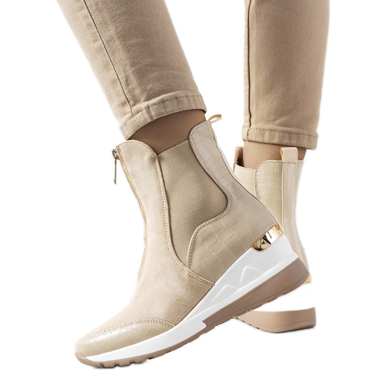 BM Beige sneakers on the Triaca wedge