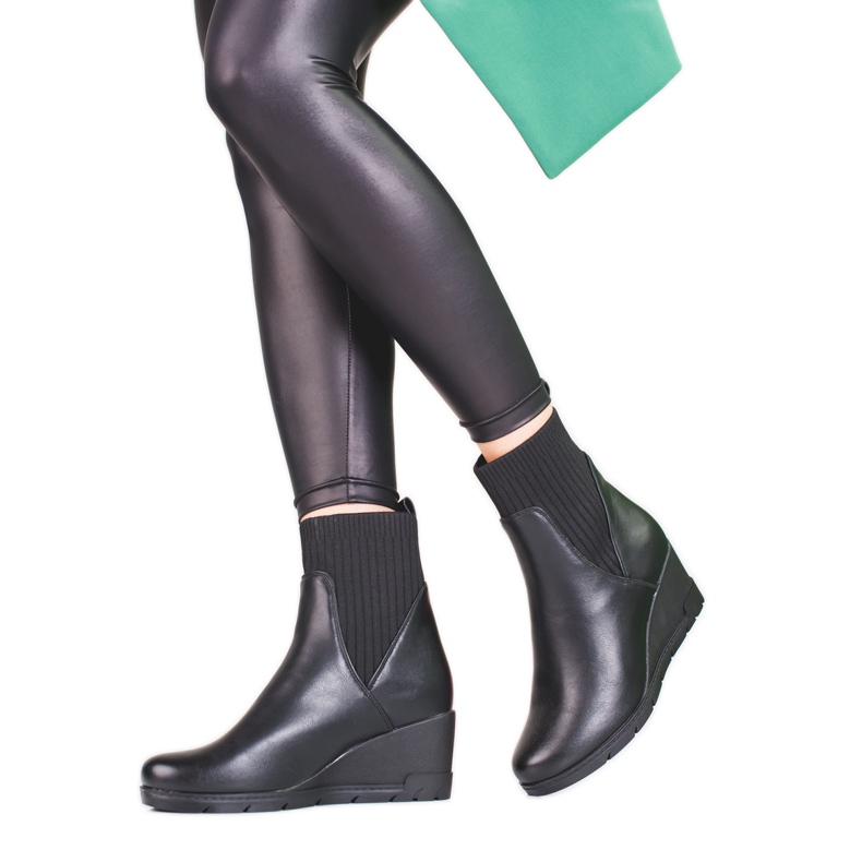 Slip-on boots on the Shelovet wedge black