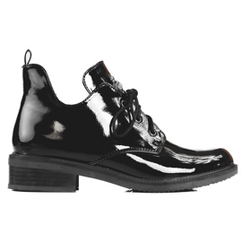 Patent women's boots with a Shelovet cut black