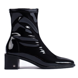 Fitted women's boots made of patent leather Vinceza black