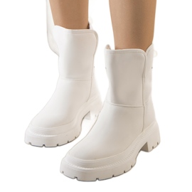 PA1 White women's snow boots from Veronis