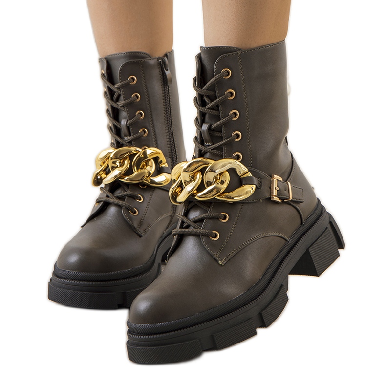 Green hiking boots with Iversen chain