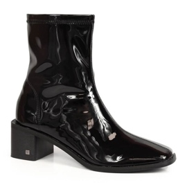 Latex boots on the Vinceza W JAN158 block black