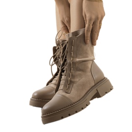 Brown boots with a flexible Asela upper beige